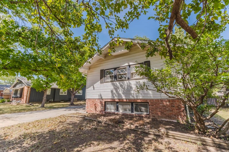 5726 Hanover St, Wichita, KS 67220