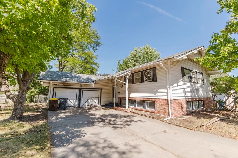 5726 Hanover St, Wichita, KS 67220