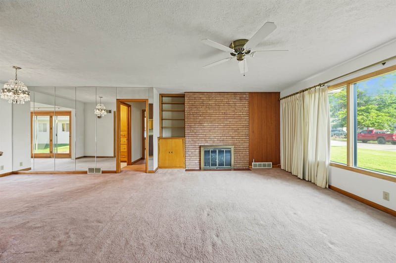 611 Morningside Dr, Salina, KS 67401