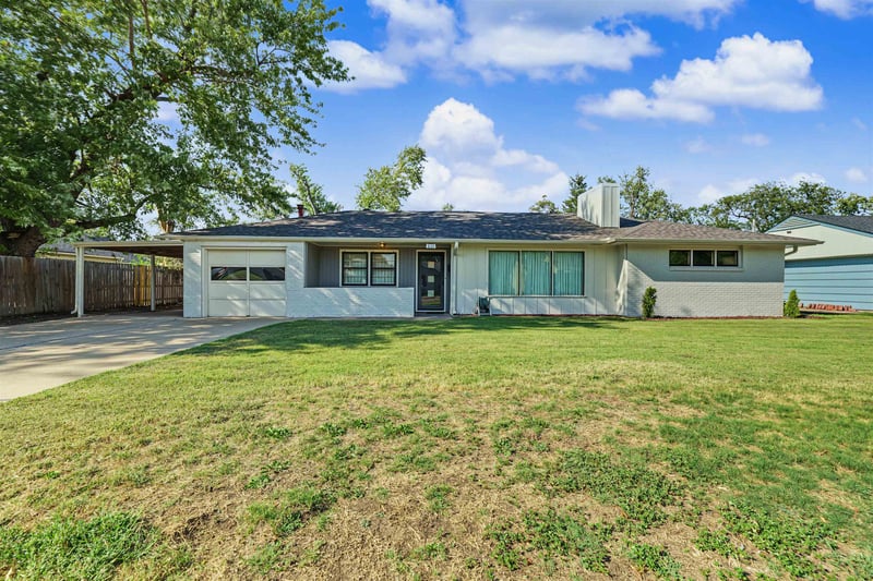 611 Morningside Dr, Salina, KS 67401