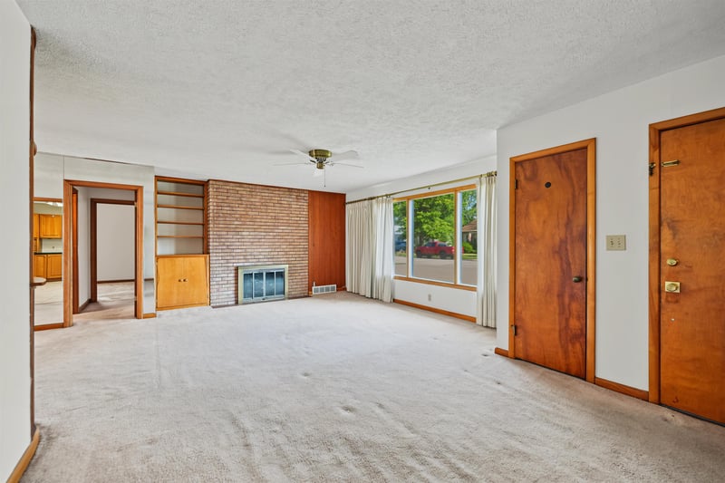 611 Morningside Dr, Salina, KS 67401