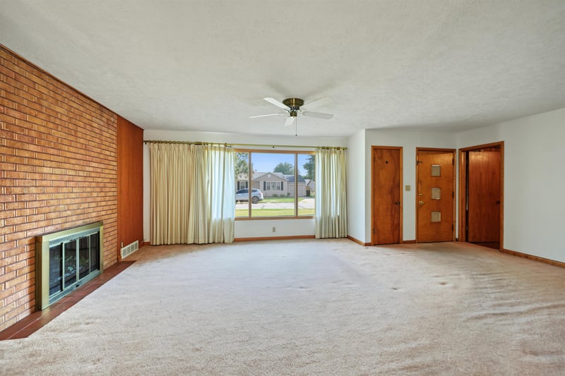 611 Morningside Dr, Salina, KS 67401