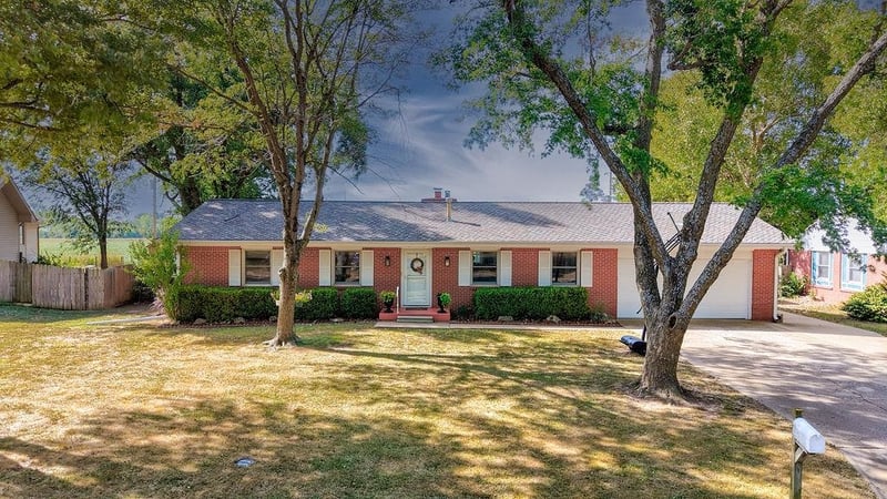 13 Fleetwood, Winfield, KS 67156