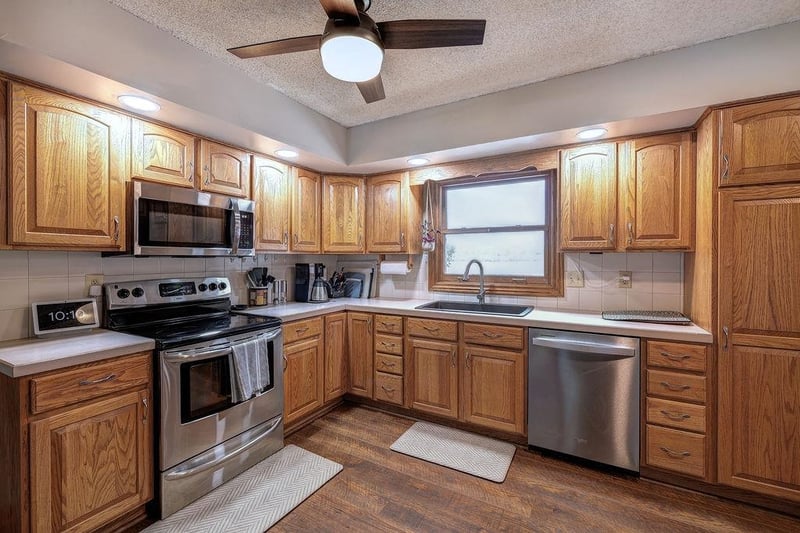 13 Fleetwood, Winfield, KS 67156