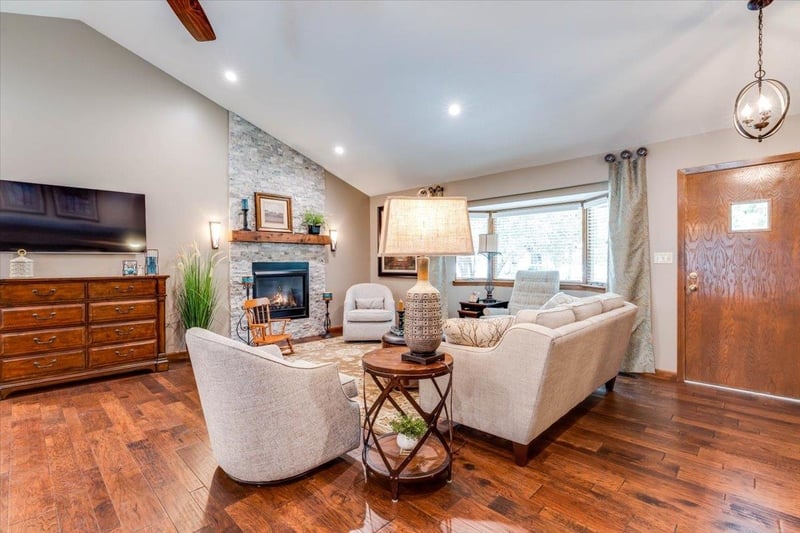 1437 N Windmill Ct, Derby, KS 67037
