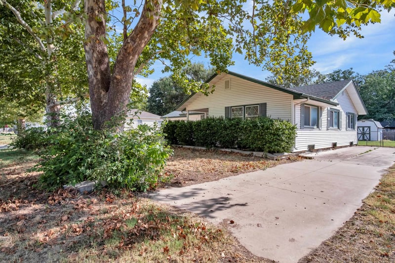 1208 Grandview Ave, Newton, KS 67114