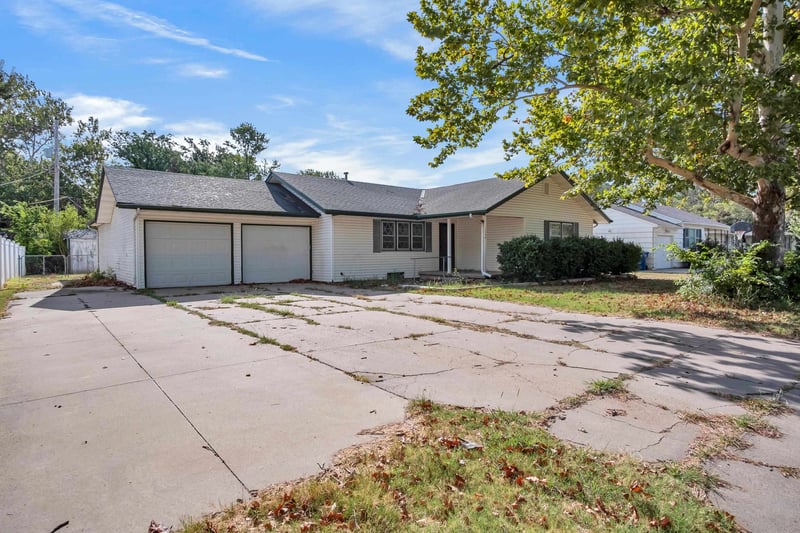 1208 Grandview Ave, Newton, KS 67114