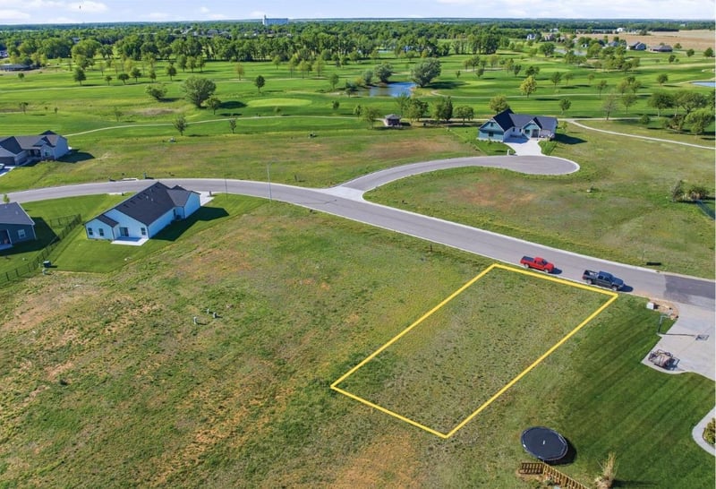 328 W Cherry Oaks St, Cheney, KS 67025