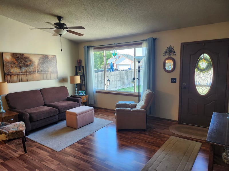 909 E 52nd St S, Wichita, KS 67216
