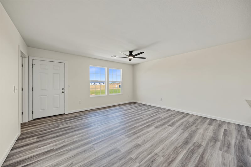 1213 Fountain Dr, Salina, KS 67401