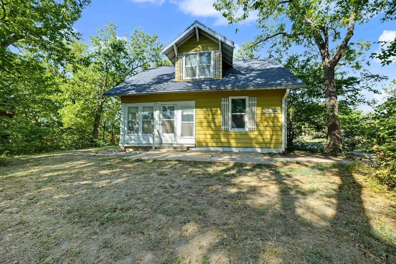 210 S Central St, Marquette, KS 67464
