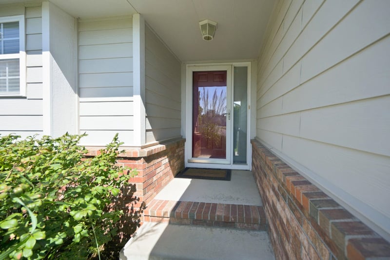 325 N Clay Cir, Wichita, KS 67206