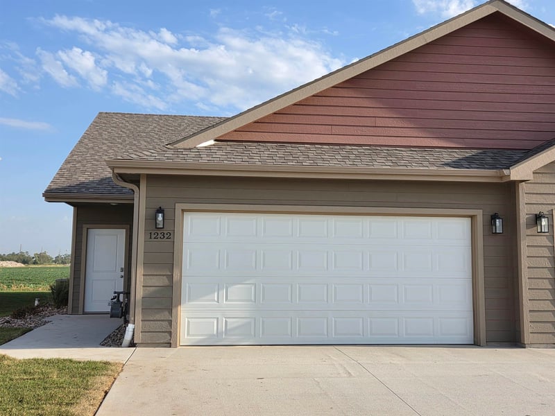 1232 Steve Hawley Ln, Salina, KS 67401