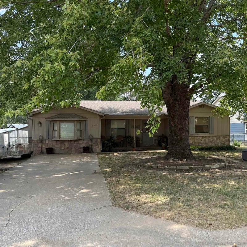 1720 N 11th, Arkansas City, KS 67005