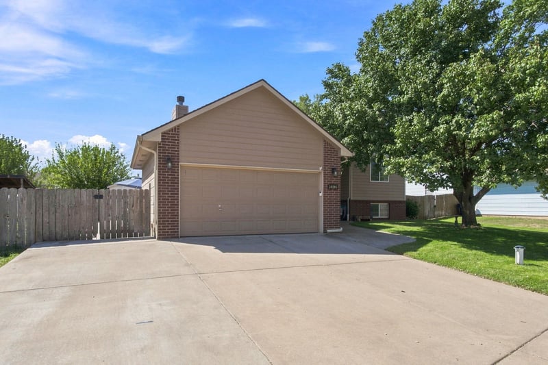 10205 W Haskell, Wichita, KS 67209
