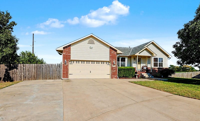 2604 Mainsgate Cir, Augusta, KS 67010