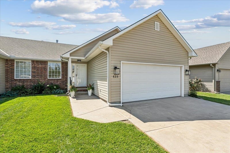 623 W Autumn Ridge Ct, Andover, KS 67002