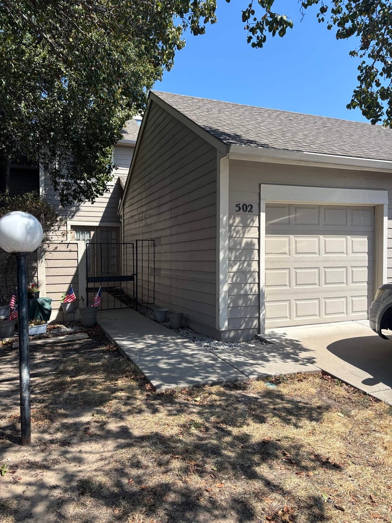 2221 N Bramblewood, Wichita, KS 67220