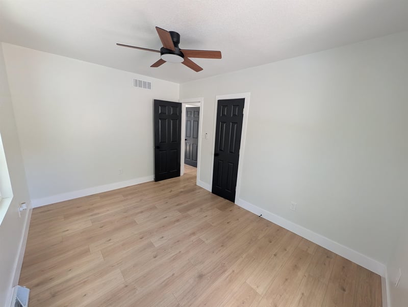 522 E 49th St N, Park City, KS 67219