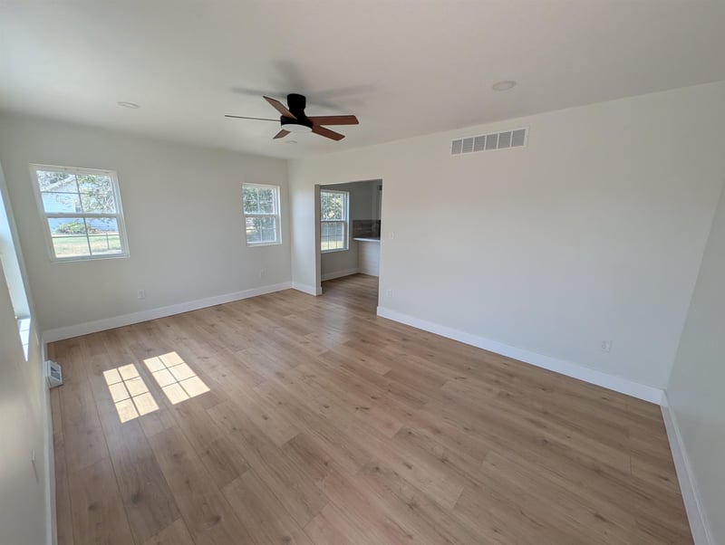 522 E 49th St N, Park City, KS 67219