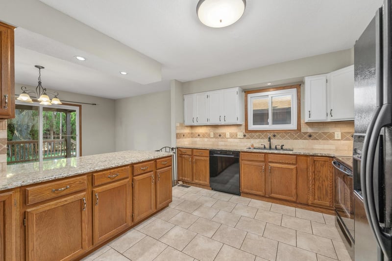 7121 W 35th St S, Wichita, KS 67215