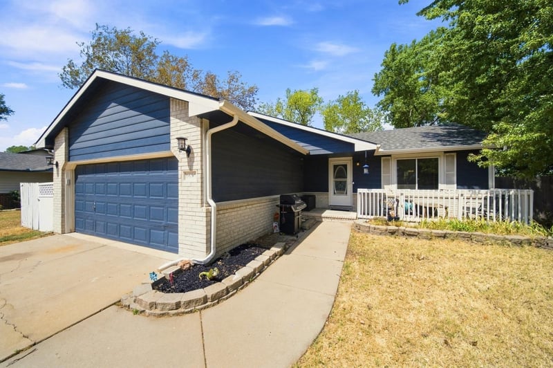 1607 S Lark Ct, Wichita, KS 67209