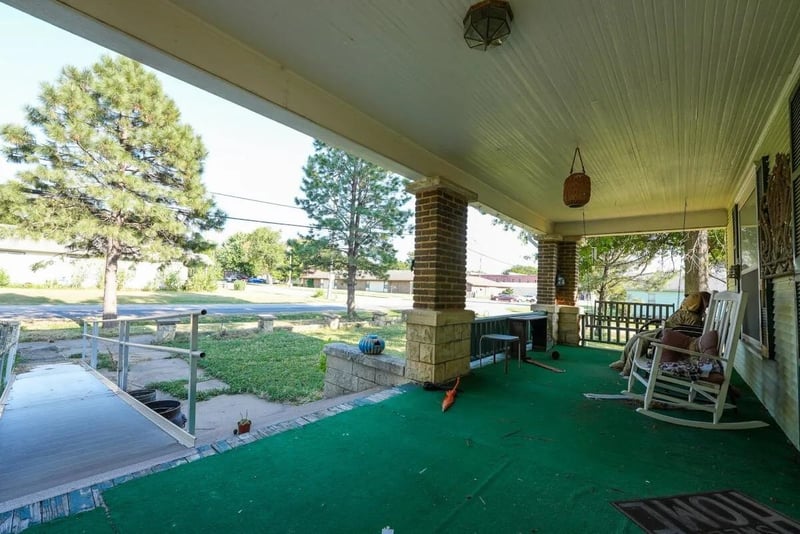 203 N 3rd St, Towanda, KS 67144