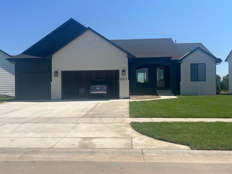 8485 Pebble St, Maize, KS 67101