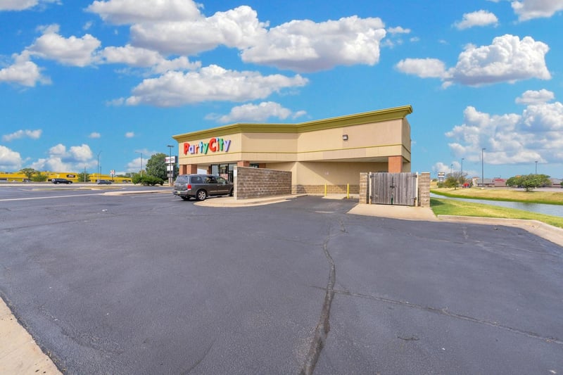 6866 W Kellogg Dr, Wichita, KS 67209