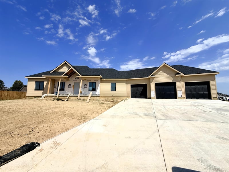 2601 Dunnwood Dr, Salina, KS 67401