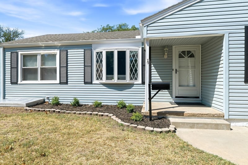 2707 S Greenwood St, Wichita, KS 67216