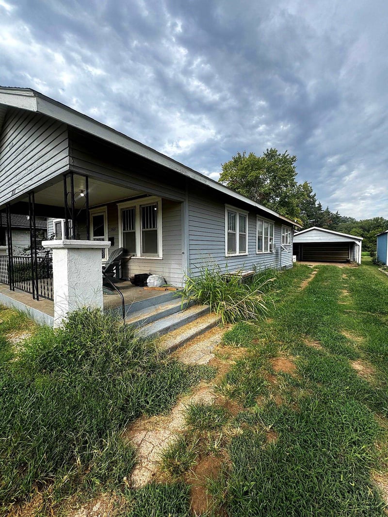 1808 S Fall Creek Rd, Caldwell, KS 67022