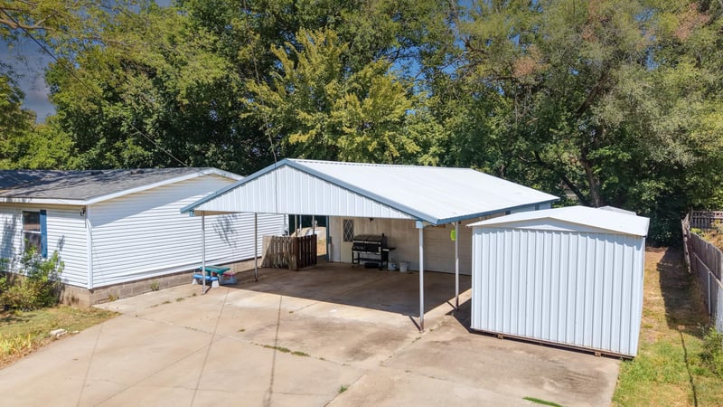 1010 E 1st, Winfield, KS 67156