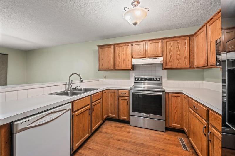 819 N Pine Grove St, Wichita, KS 67212-6641