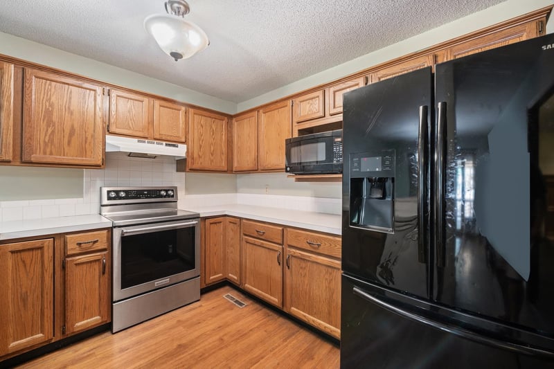 819 N Pine Grove St, Wichita, KS 67212-6641