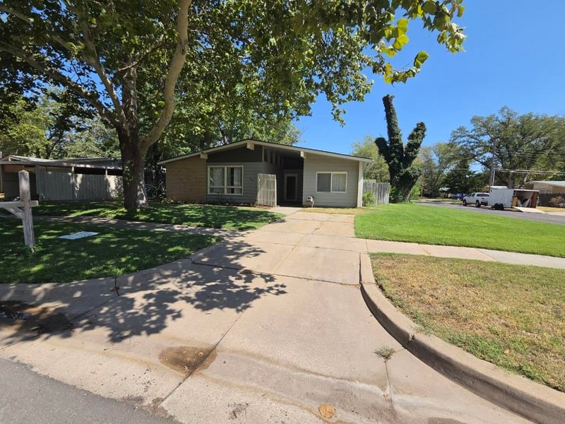 3802 W Del Sienno St, Wichita, KS 67203-4319