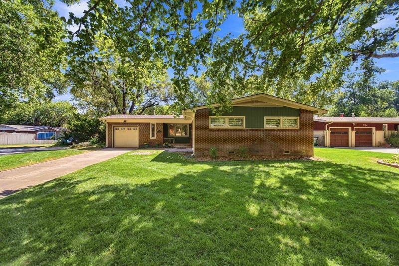 960 N Chipper Ln, Wichita, KS 67212