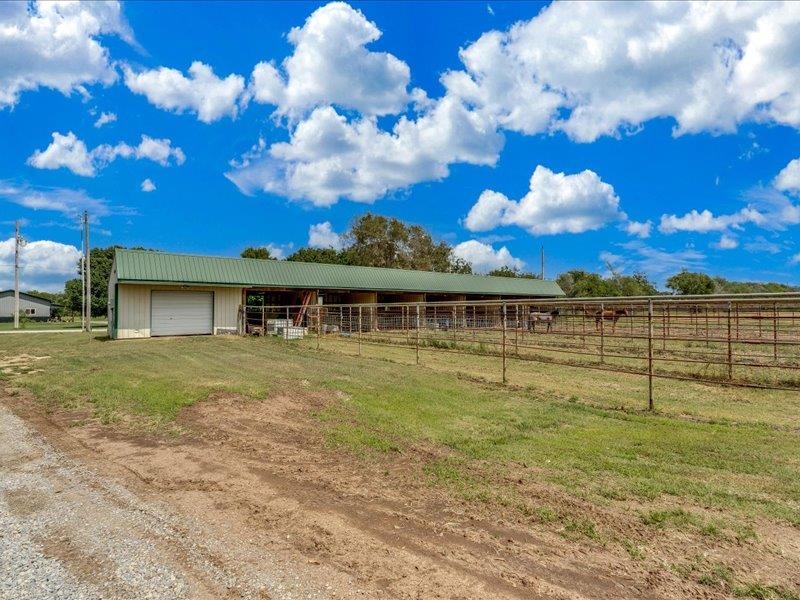 1183 E 120th, Belle Plaine, KS 67013