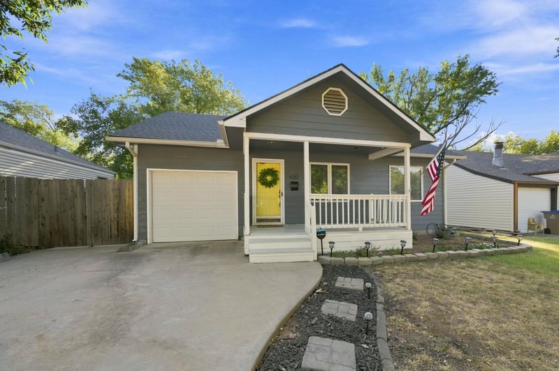 630 N Parkwood Ln, Wichita, KS 67208