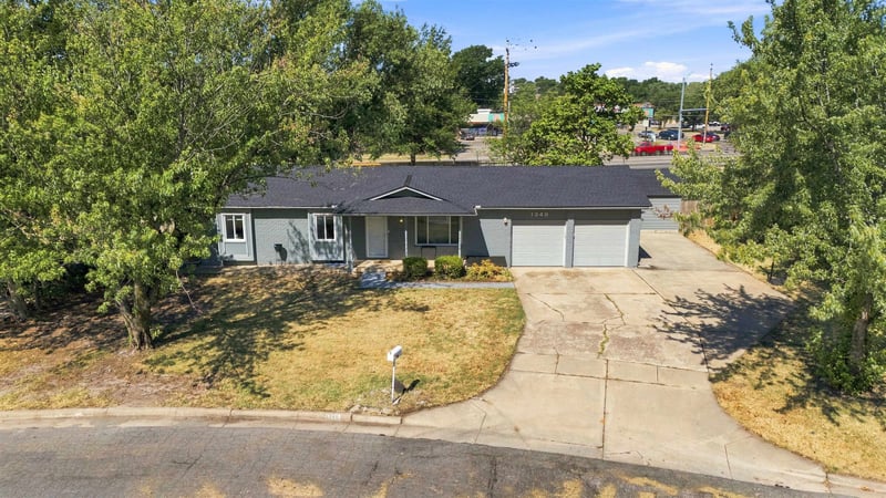 1349 N Summitlawn St, Wichita, KS 67212