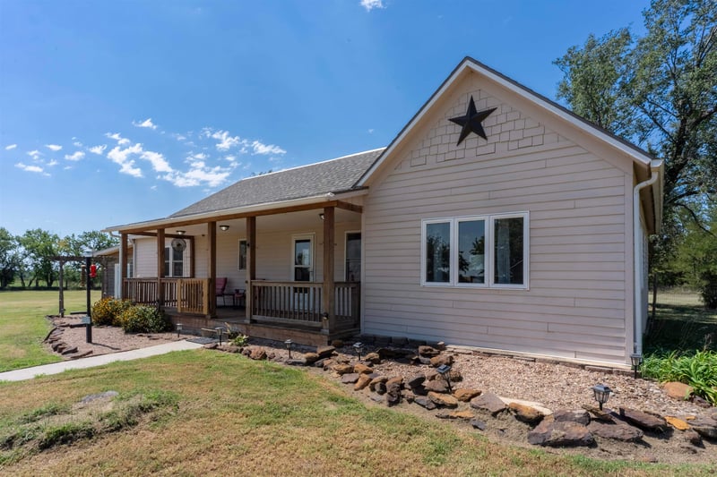 1776 Ivy Rd, Minneapolis, KS 67467