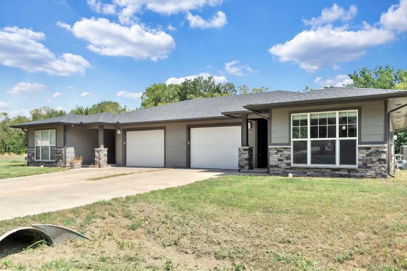 1027-1029 N H St, Wellington, KS 67152