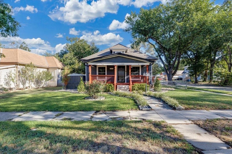 720 E 8th Ave, Winfield, KS 67156