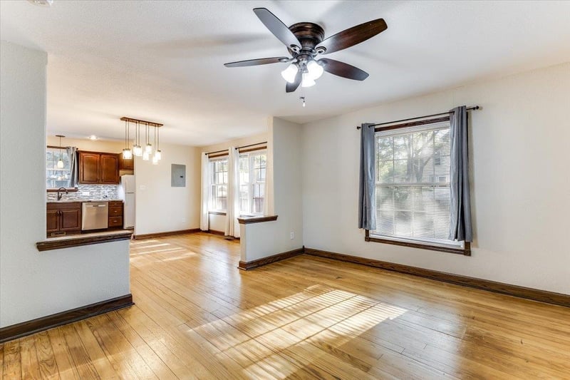 720 E 8th Ave, Winfield, KS 67156