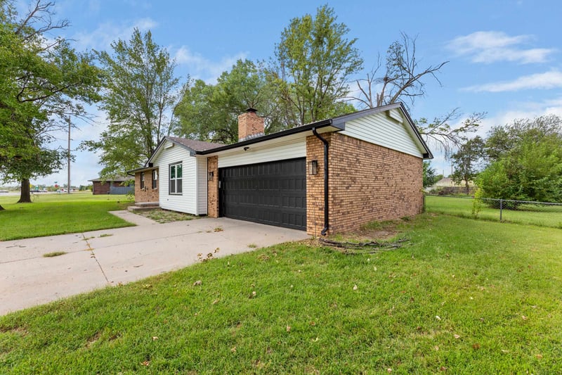 4303 Sequoia St, Hutchinson, KS 67502