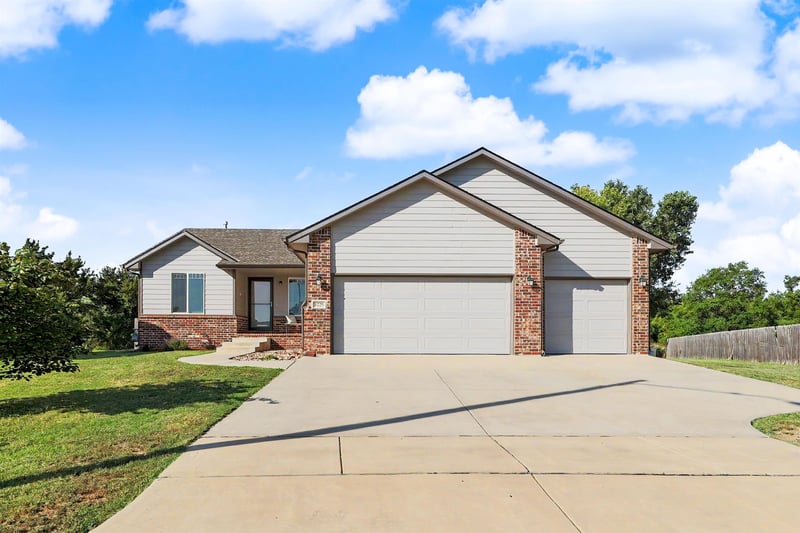 1229 S Ward, Haysville, KS 67060