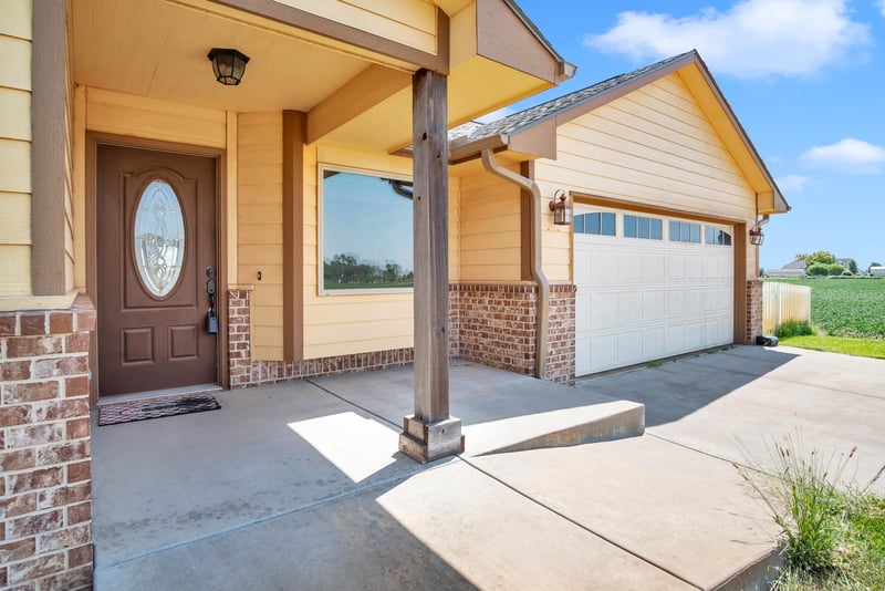 1436 Main St, Halstead, KS 67056
