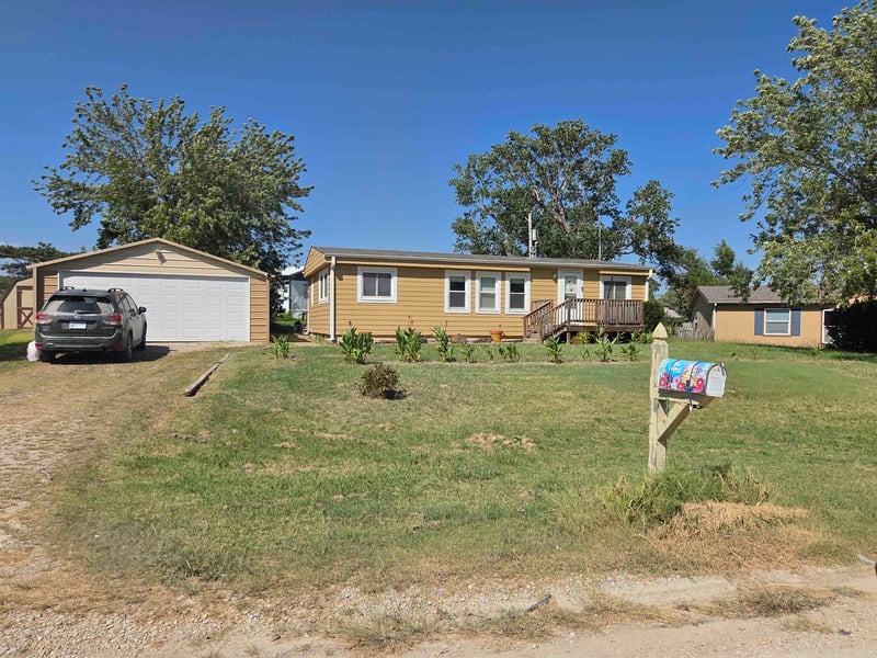 7508 W Frontier St, Salina, KS 67401