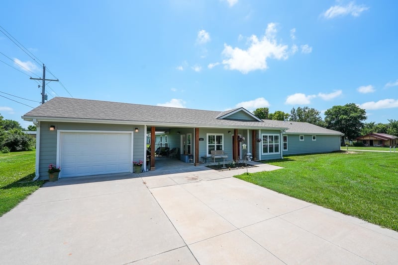 1108 N Main #112 E 11th St, Eureka, KS 67045