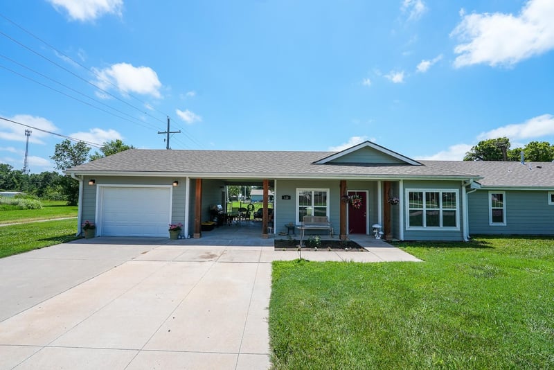 1122 N Main #113 E 12th, Eureka, KS 67045